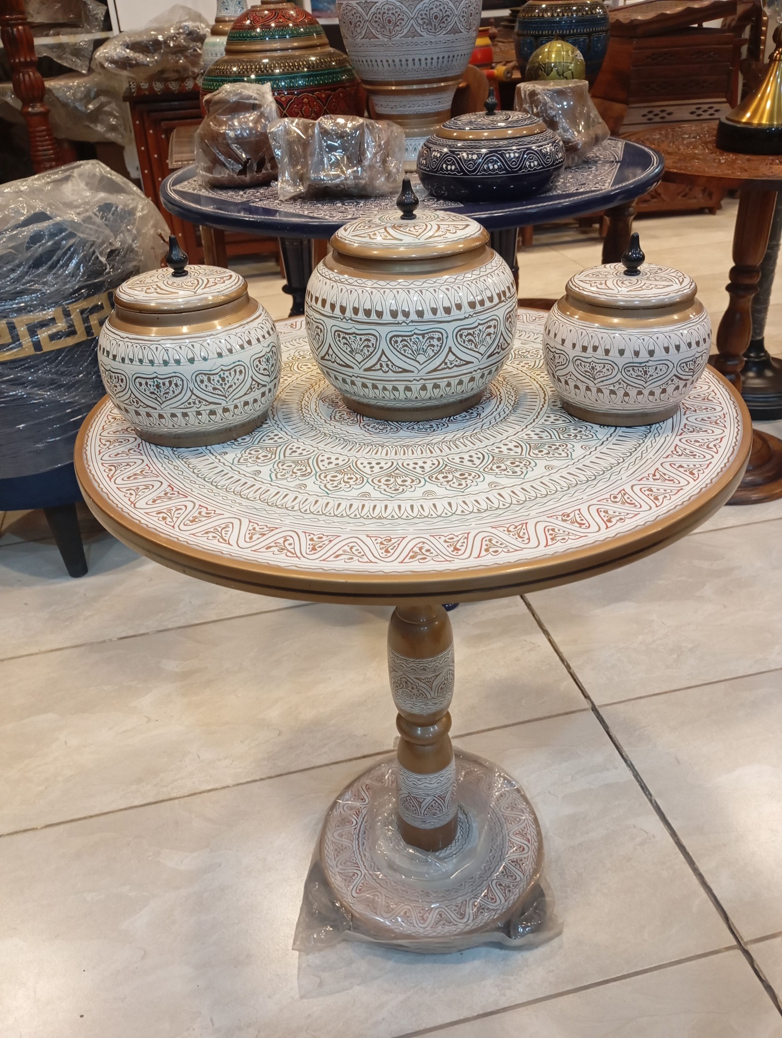 White Naqshi Table with 3jars